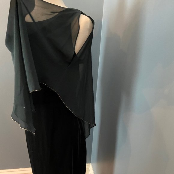 ✨Brand New✨ SLYN Velvet Green Dress Size 6 - Picture 4 of 5